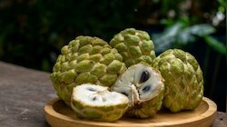 Custard Apple Side Effects: ఈ రోగంతో బాధపడేవాళ్లు సీతాఫలాన్ని అస్సలు తినకూడదు..విషాన్ని మించిన డేంజర్ ఇది!