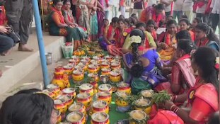 Youtubers Bonalu: జగిత్యాలలో ధూమ్‌ధామ్‌గా యూట్యూబర్ల తొలి బోనాలు