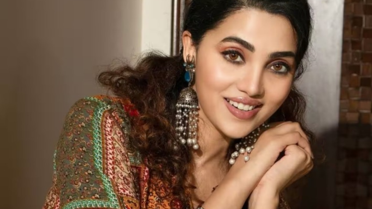 బాలీవుడ్ ఇండస్ట్రీలో పెను విషాదం.. నిద్రలోనే నటి అనన్య రాజ్ కన్నుమూత బాలీవుడ్ ఇండస్ట్రీలో పెను విషాదం.. నిద్రలోనే నటి అనన్య రాజ్ కన్నుమూత