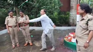Viral Video: రోజ్‌ రోజ్‌ రోజా పువ్వా అంటూ స్వాతంత్య్ర వేడుకల్లో డ్యాన్స్‌లు