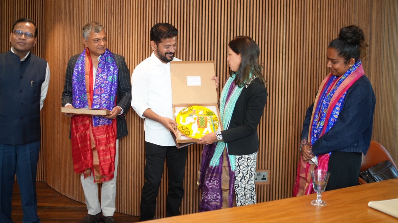 ఆక్స్ ఫర్డ్ వర్సిటీకి ఆహ్వానం పలికిన తెలంగాణ ముఖ్యమంత్రి ఆక్స్ ఫర్డ్ వర్సిటీకి ఆహ్వానం పలికిన తెలంగాణ ముఖ్యమంత్రి