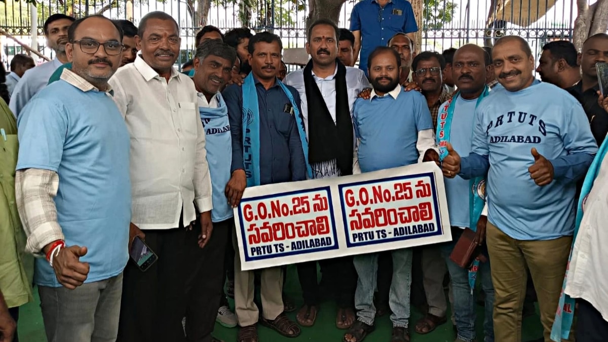 తో దెబ్బతింటున్నప్రాథమిక విద్య.. ఎమ్మెల్సీశ్రీపాల్ రెడ్డికి ఉపాధ్యాయుల వినతి తో దెబ్బతింటున్నప్రాథమిక విద్య.. ఎమ్మెల్సీశ్రీపాల్ రెడ్డికి ఉపాధ్యాయుల వినతి
