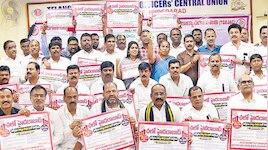 జబ్బకు సంచి.. చేతిలో జేఏసీ జెండా.. తెలంగాణలో 'చలో హైదరాబాద్'కు జేఏసీ పిలుపు..!!