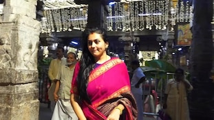 Actress Namita: శ్రీకాళహస్తీశ్వర స్వామి సేవలో బాలకృష్ణ హీరోయిన్‌ నమిత