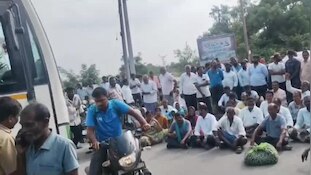 Farmers Protest: విద్యుత్‌ కోతలపై రైతుల ఆగ్రహం.. రేవంత్‌ రెడ్డి డౌన్‌ డౌన్‌ అంటూ ధర్నా