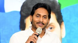 వైయస్ జగన్ అనూహ్య నిర్ణయం.. పాదయాత్ర వెనక ఉన్న స్కెచ్ ఇదేనా..!!