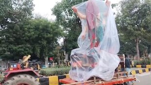 Ganesh Idol: దేవుడికి కూడా పోలీసుల ఆంక్షలు.. రోజంతా రోడ్డుపై గణనాథులు