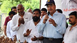 మట్టి వినాయకులనే పూజిద్దాం.. మల్కం చెరువు వద్ద ఉచిత పంపిణీ! రంగనాథ్ సంచలన వ్యాఖ్యలు!