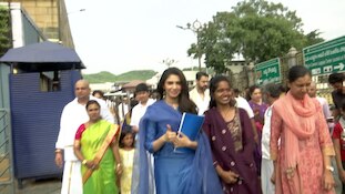Tirumala Temple: తిరుమల శ్రీవారి సేవలో సినీ నటి కృతి శెట్టి