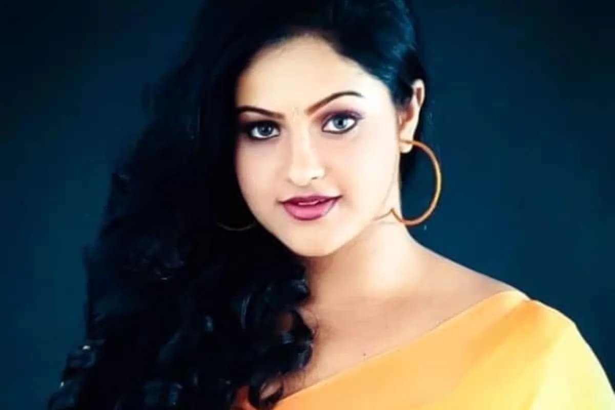 Heroine Raasi Calls Her Husband Orey Among All The Movie Crew vn ...