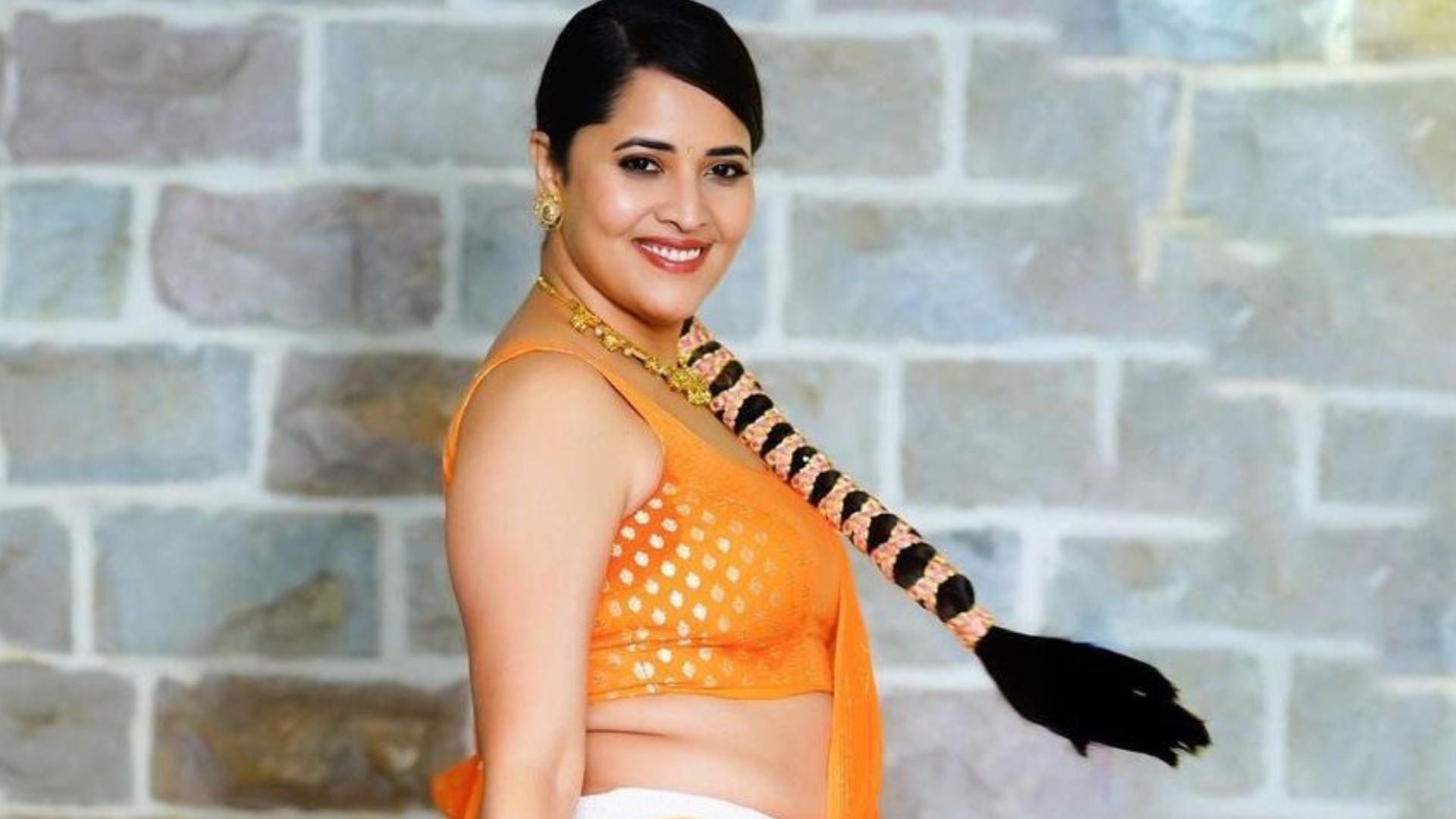 Anasuya Bharadwaj Pics: లంగా వోనిలో అనసూయ భరద్వాజ్.. జబర్దస్త్ అందాలు చూడతరమా!