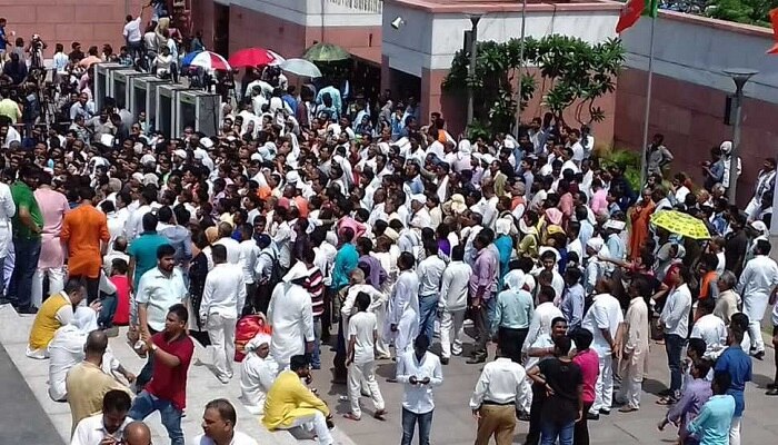 BJP office gates closed to make arrangements for Atal Bihari Vajpayee`s final journey