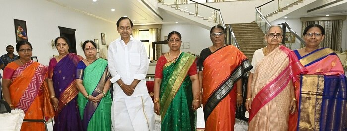 CM-KCRs-sisters-ties-rakhi-to-him-kcr-touches-his-sisters-feet-for-blessings-on-rakha-bandhan-festival-2023.jpg