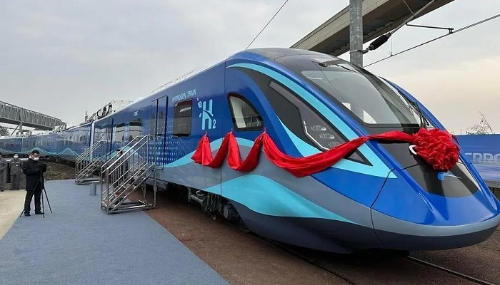 China launches semi high-speed hydrogen train with 600 km range, chinas hydrogen train photos