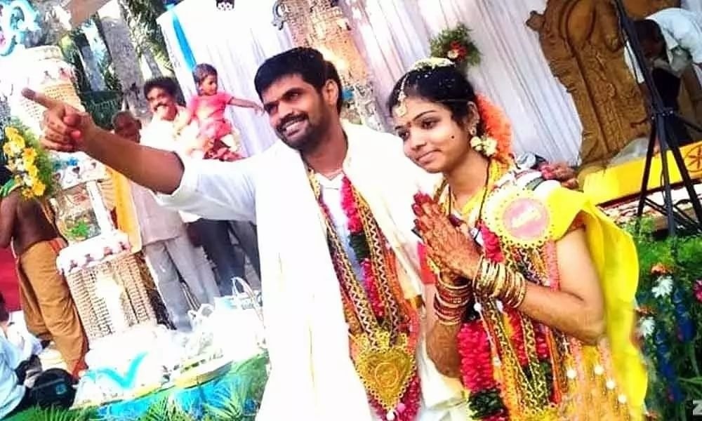 Jabardath Comedian Mahesh Wedding Photo