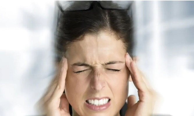 Headache-with-COVID-19-symptoms