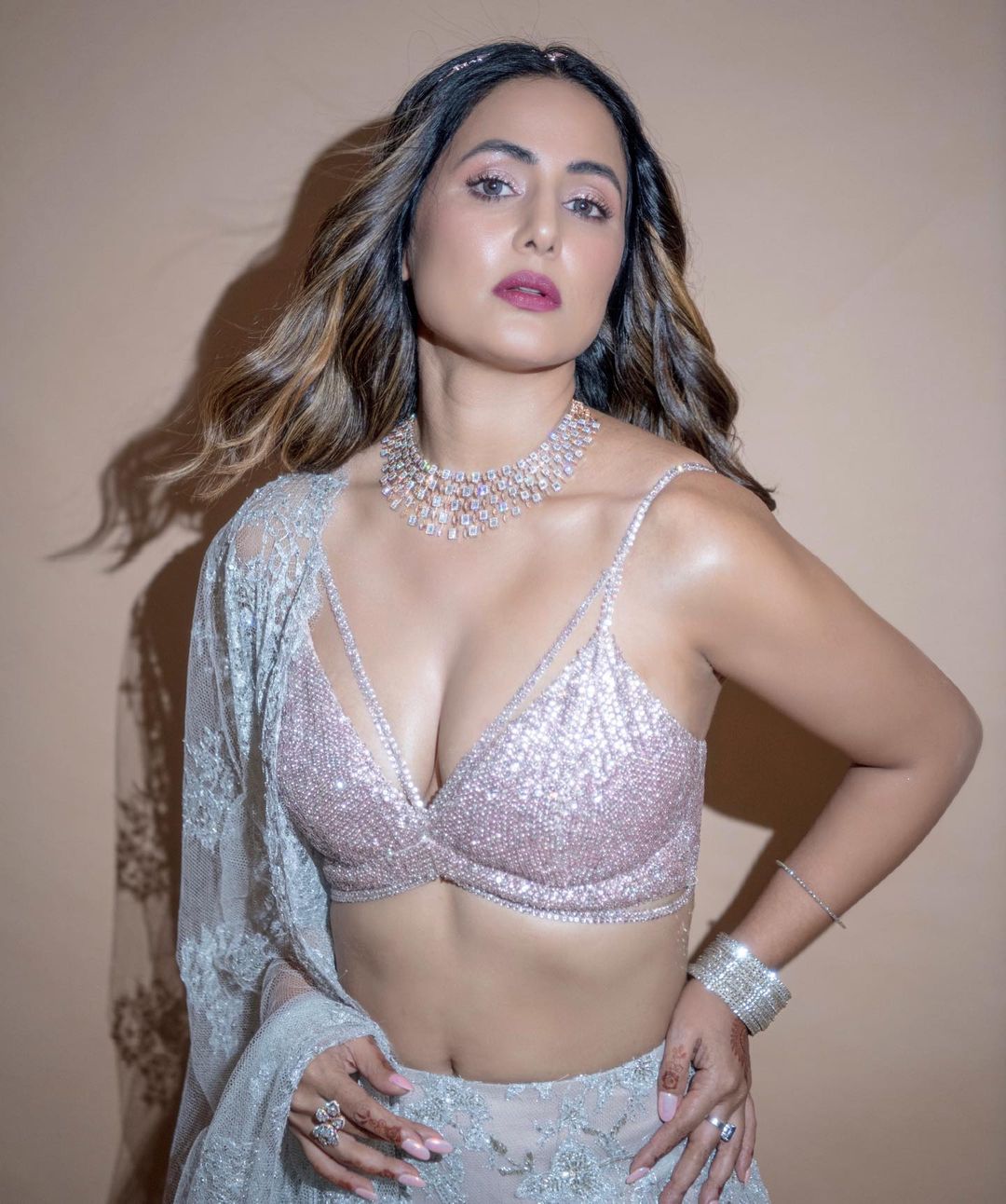 Bollywood Actress Hina Khan Absolutely Killing In Silver Dress Hina Khan Cleavage Pictures Goes 