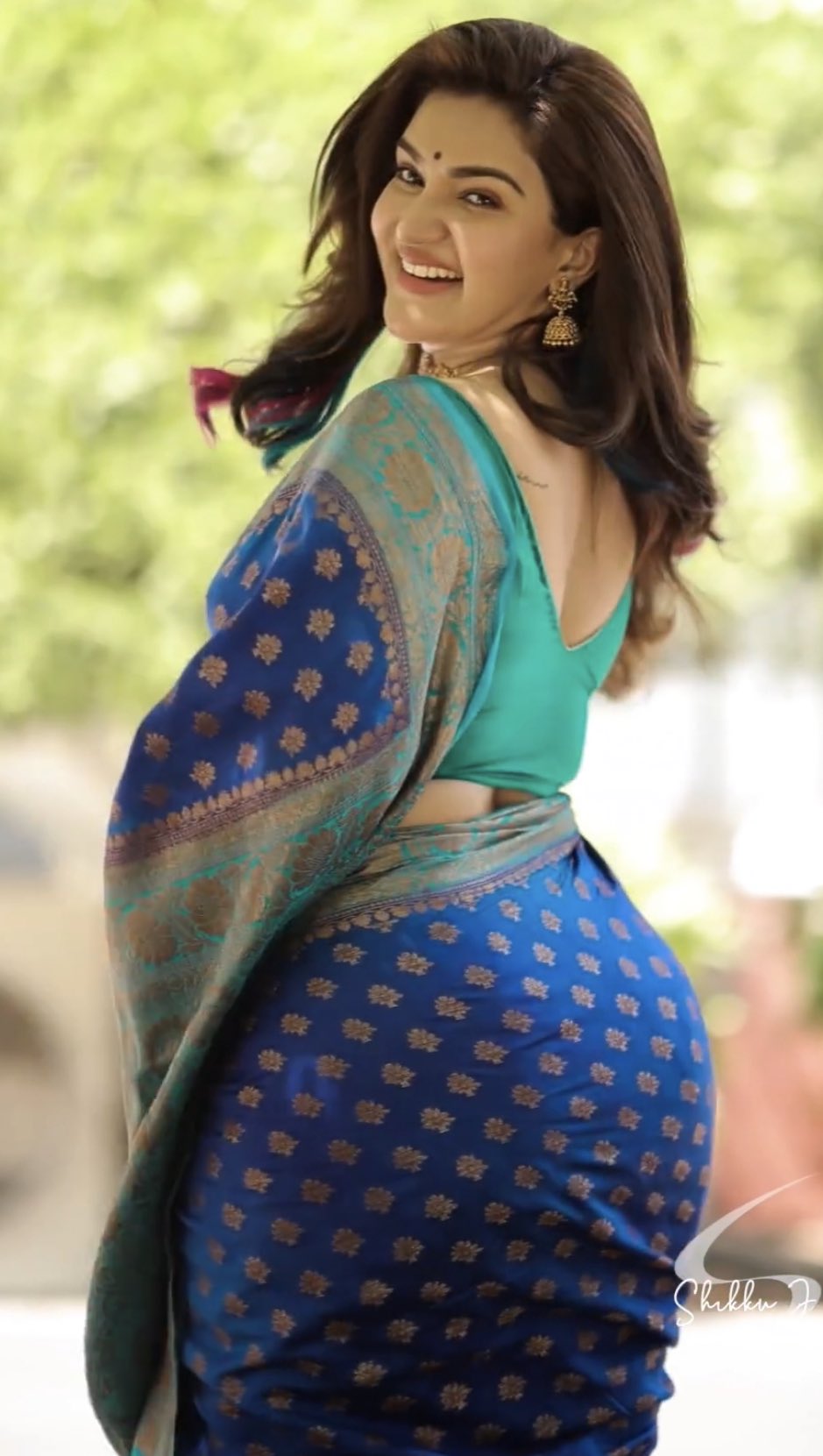 Veera Simha Reddy Movie Actress Honey Rose Hot Back Stills In Saree