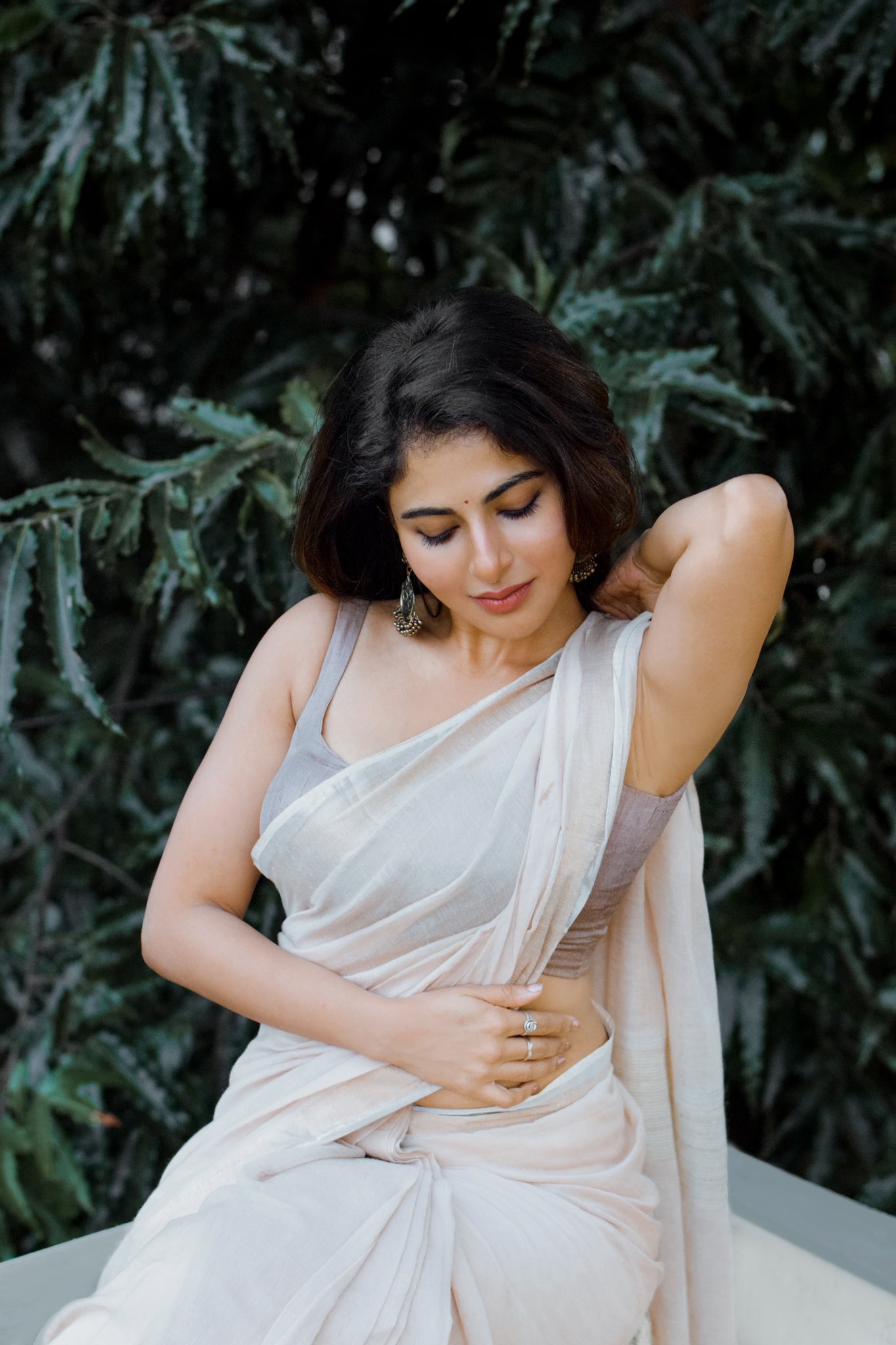 Actress Iswarya Menon Looks Gorgeous In Saree Hot Pics Goes Viral