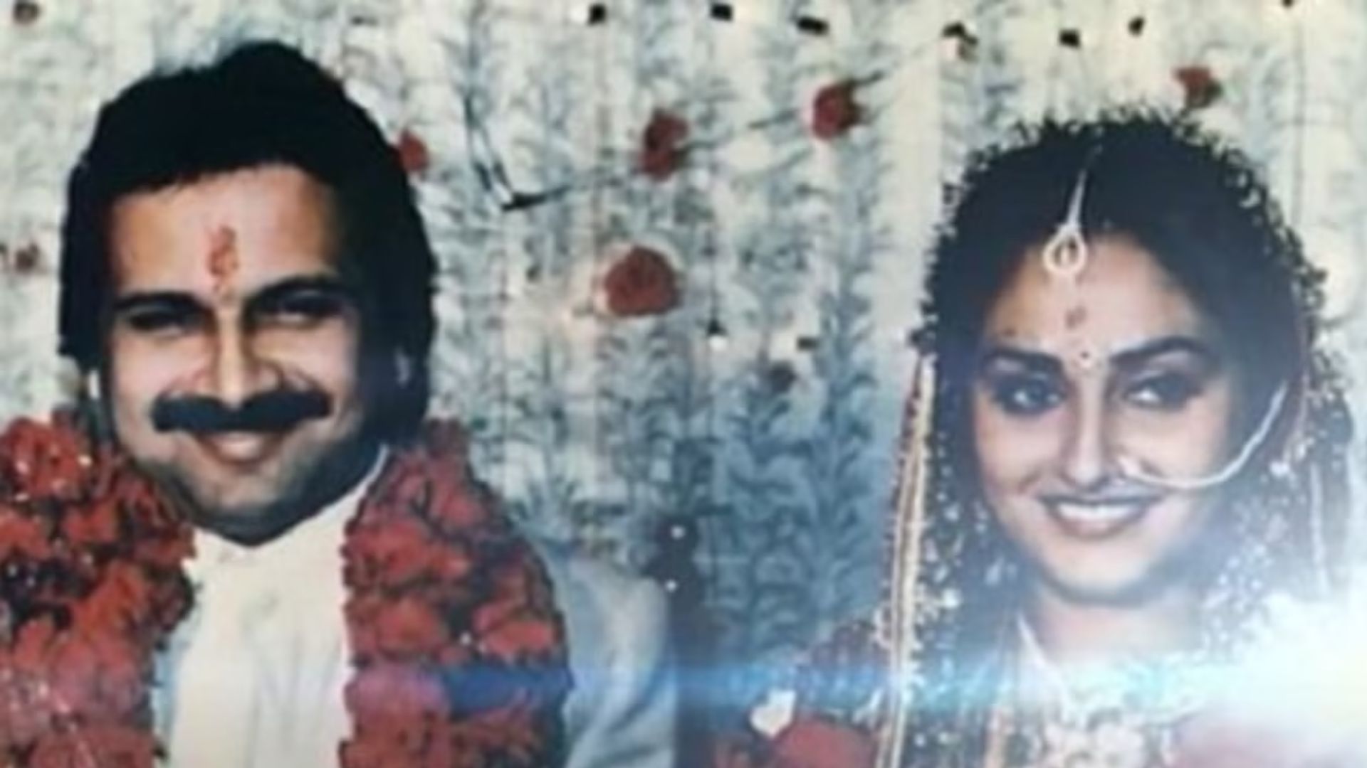 प्यारा - Jaya Prada married producer Shrikant Nahata on 22 February 1986.  However, according to many sources, Shrikant was already married to Chandra  at that time and had not divorced her | Facebook, image size:1920x1080