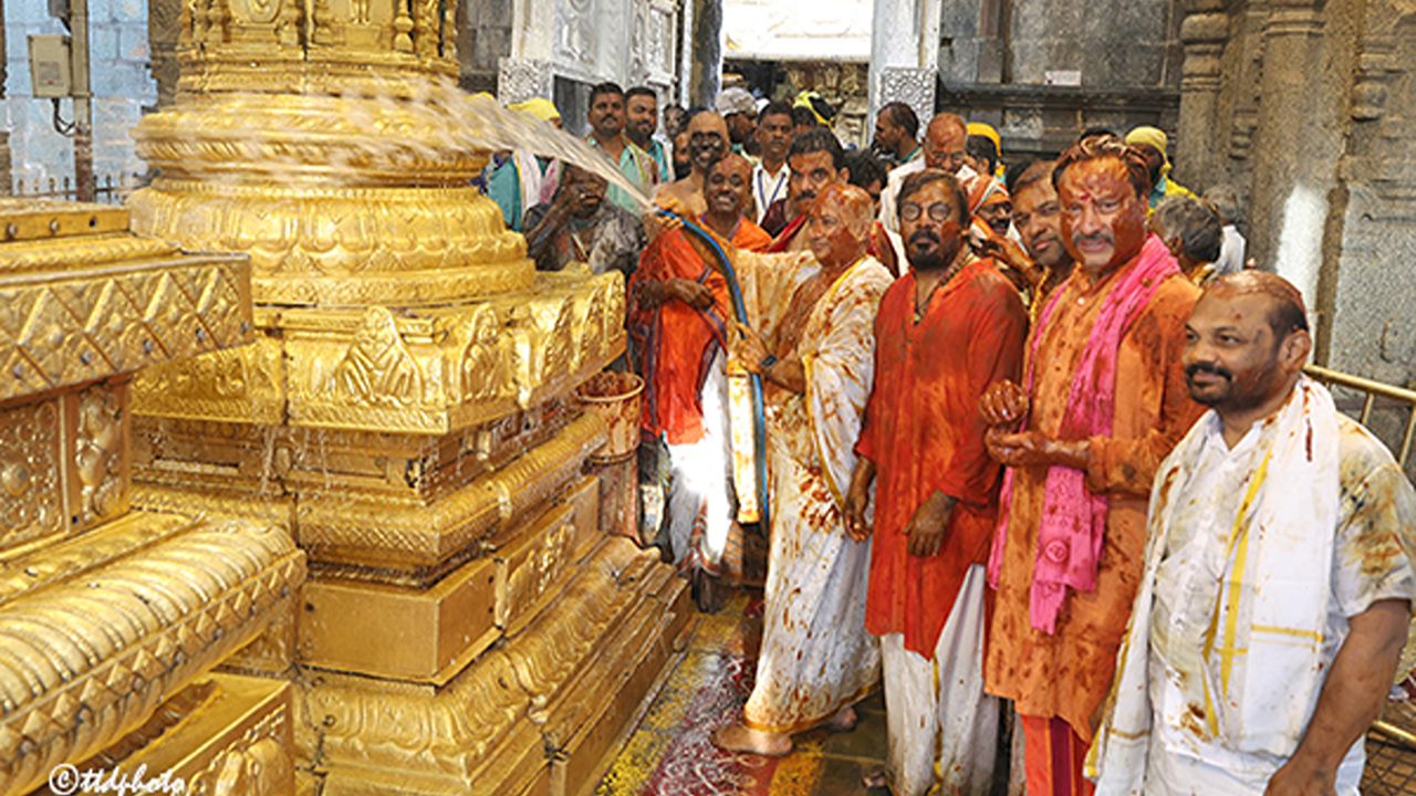 శ్రీవారి ఆలయంలో శాస్త్రోక్తంగా కోయిల్ ఆళ్వార్ తిరుమంజనం.. దర్శన వేళలు, సేవల రద్దు వివరాలు ఇవే