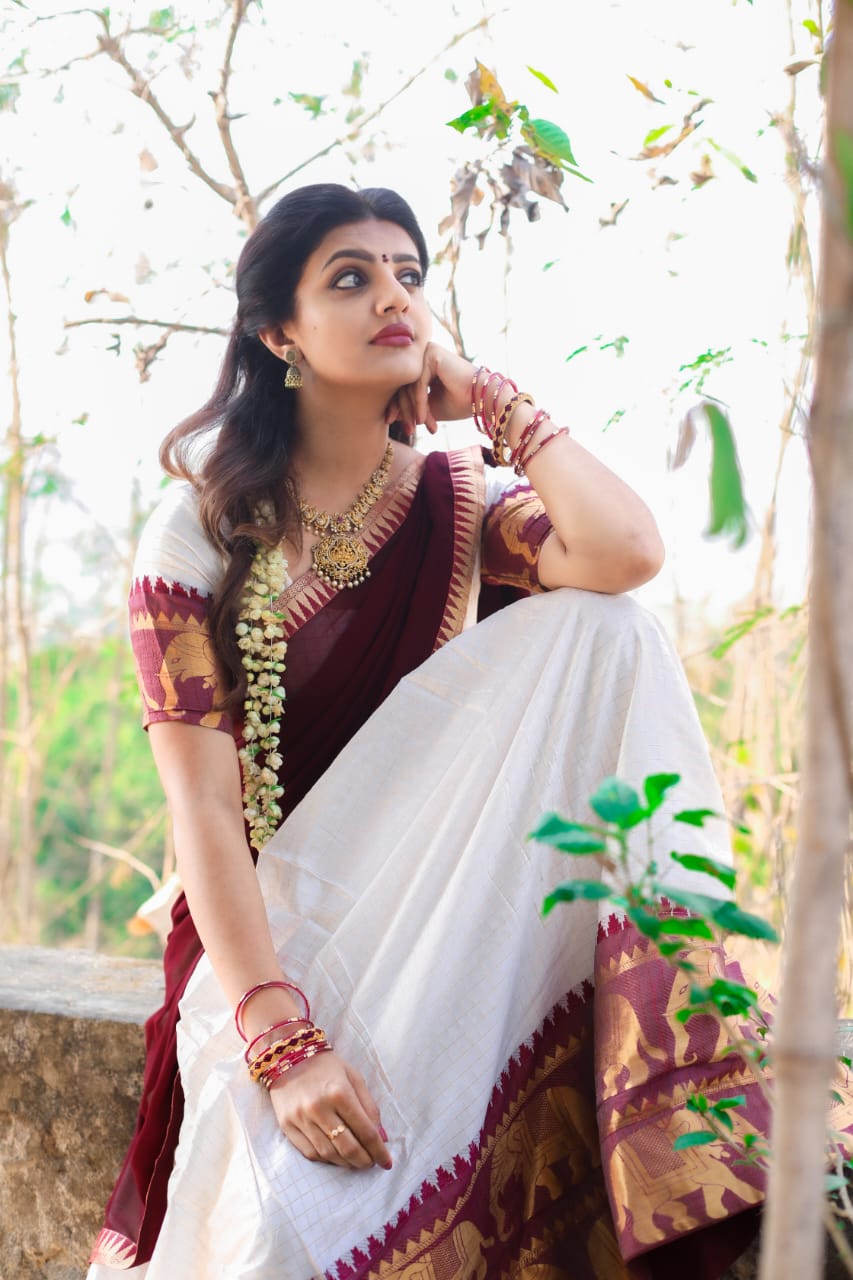 Meera Raaj Now Get Opportunitie Grace with Glamour with acting Full ...