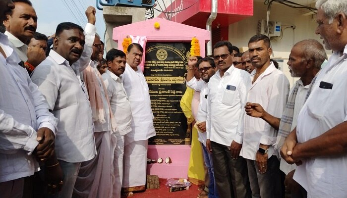 Pocharam-Srinivas-Reddy-faces-protest-from-villagers-in-Nizamabad-district.jpg