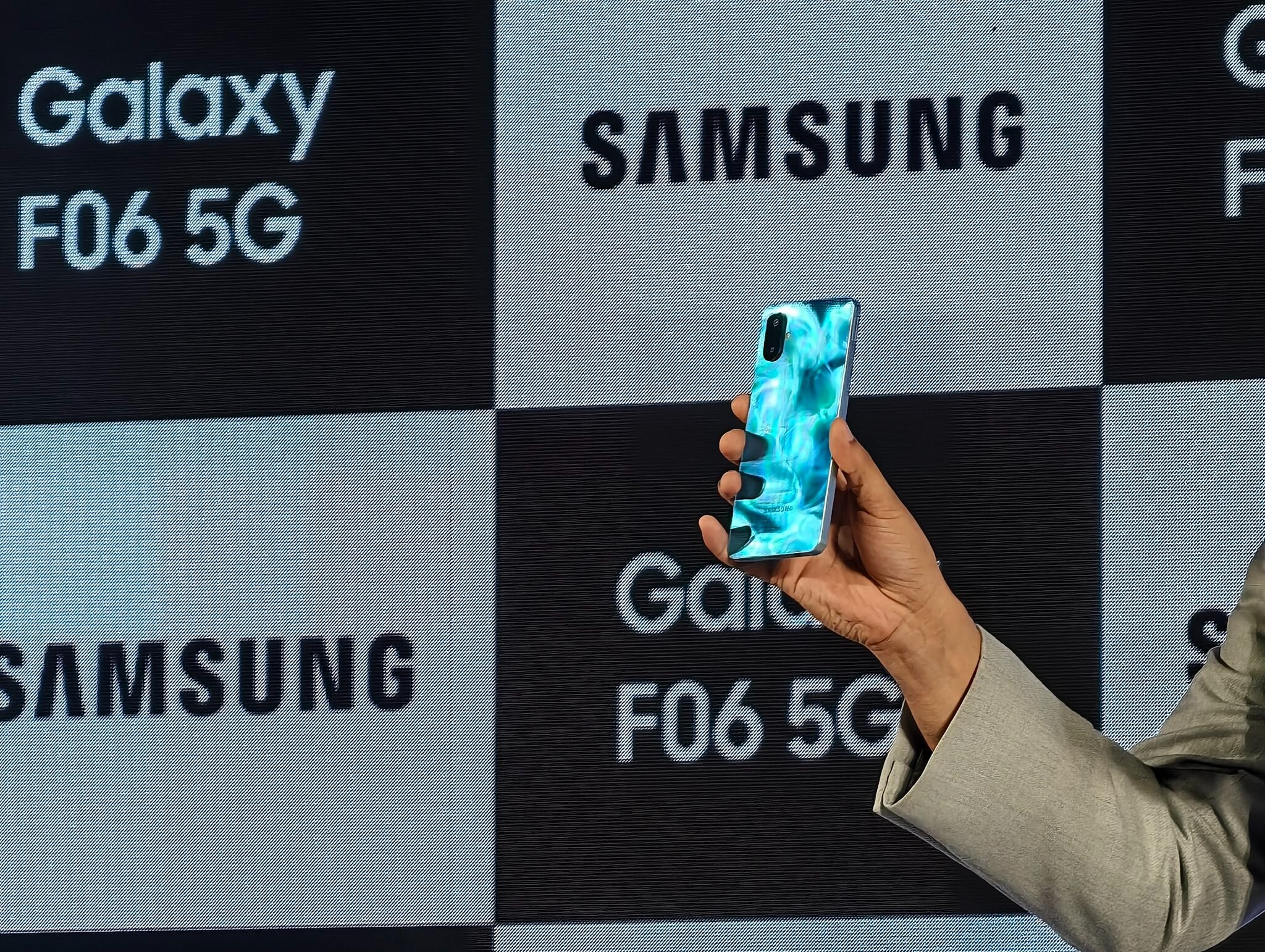 Powerful Samsung Galaxy F06 Phone Get Flat Discount Of Rs.5,500 In ...