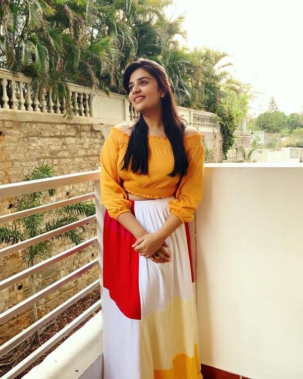 Anchor Sreemukhi pics