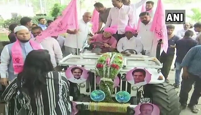 TRS party workers Celebrates results of Telangana assembly elections 2018