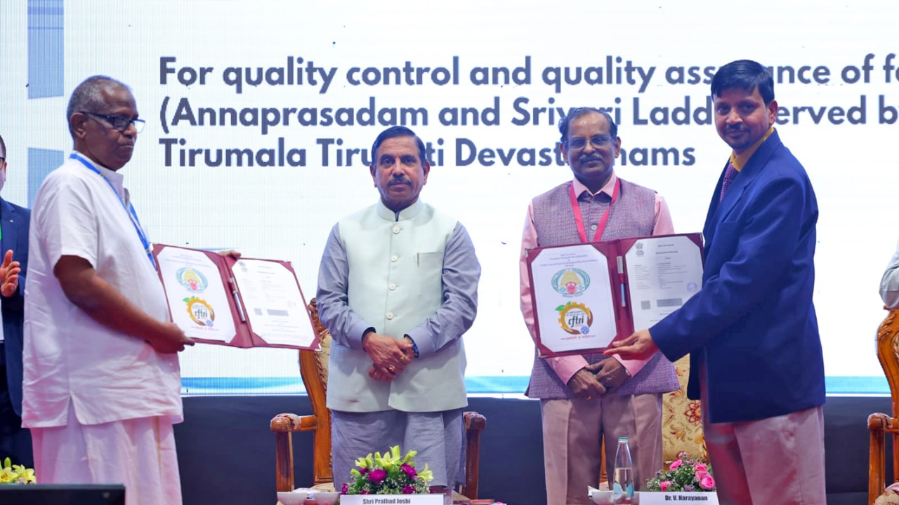 తిరుమల లడ్డు ప్రసాదంపై కేంద్రం బిగ్ యాక్షన్.. రంగంలోకి ప్రత్యేక ల్యాబ్స్, అసలు మ్యాటర్ ఇదే