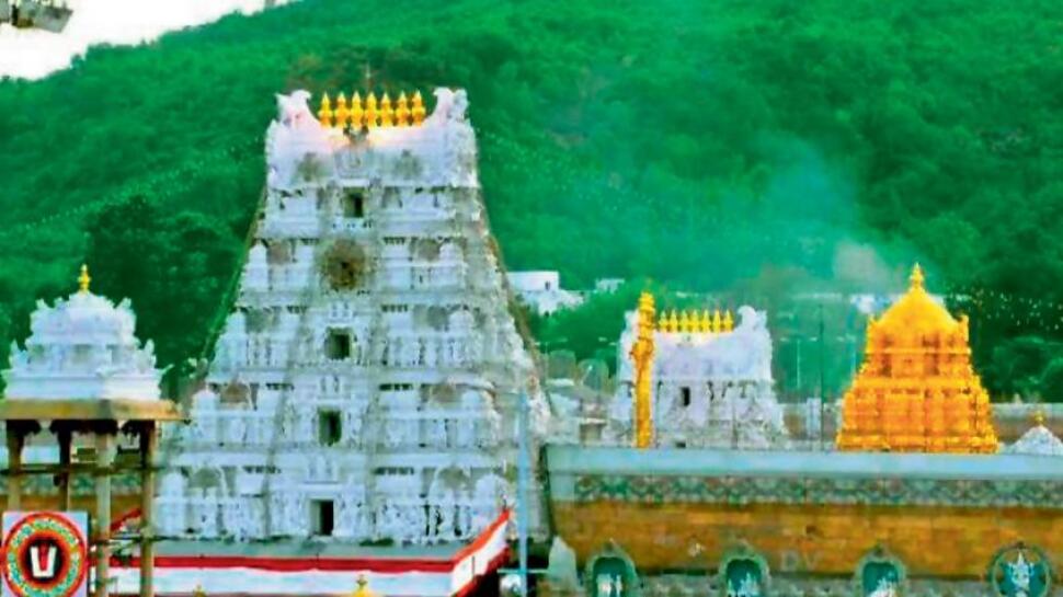 Tirumala Update: 10 కంపార్టుమెంట్లలో భక్తులు.. శ్రీవారి దర్శనానికి ఎంత సమయం పడుతోందంటే..?