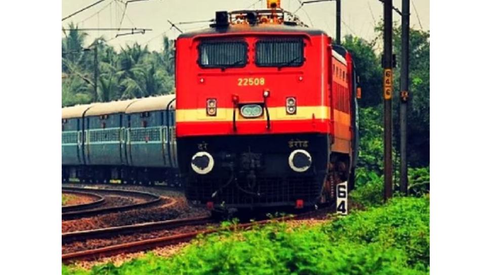 Top Secrets of Trains how simple chain stops whole train Here Behind ...