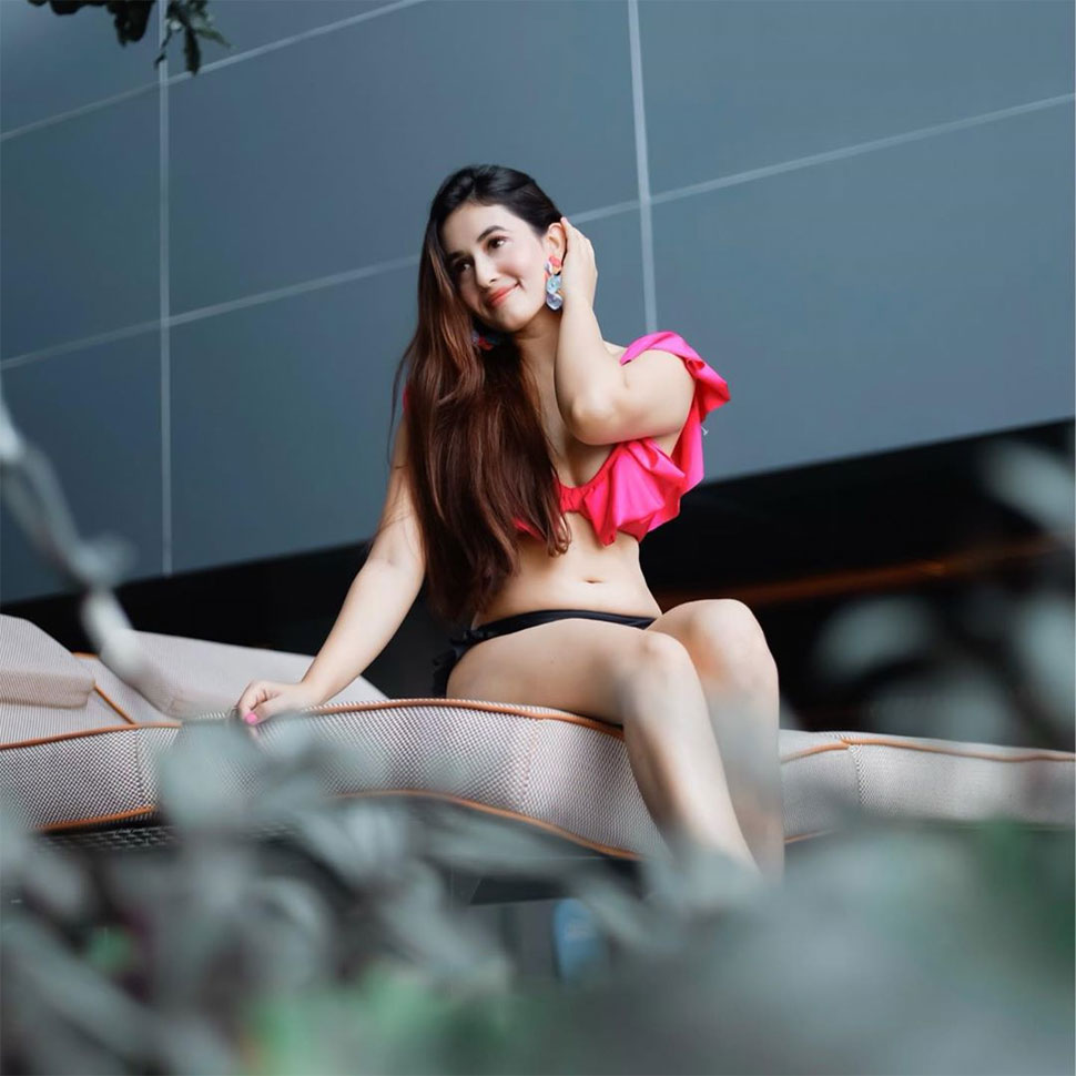 స్విమ్ సూట్లో నేపాల్ మోడల్.. ఫొటోలు Aditi Budhathoki latest pics