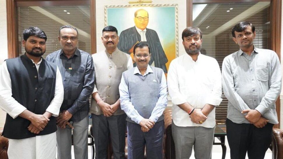 Gujarat AAP MLAs Meet with Arvind Kejriwal
