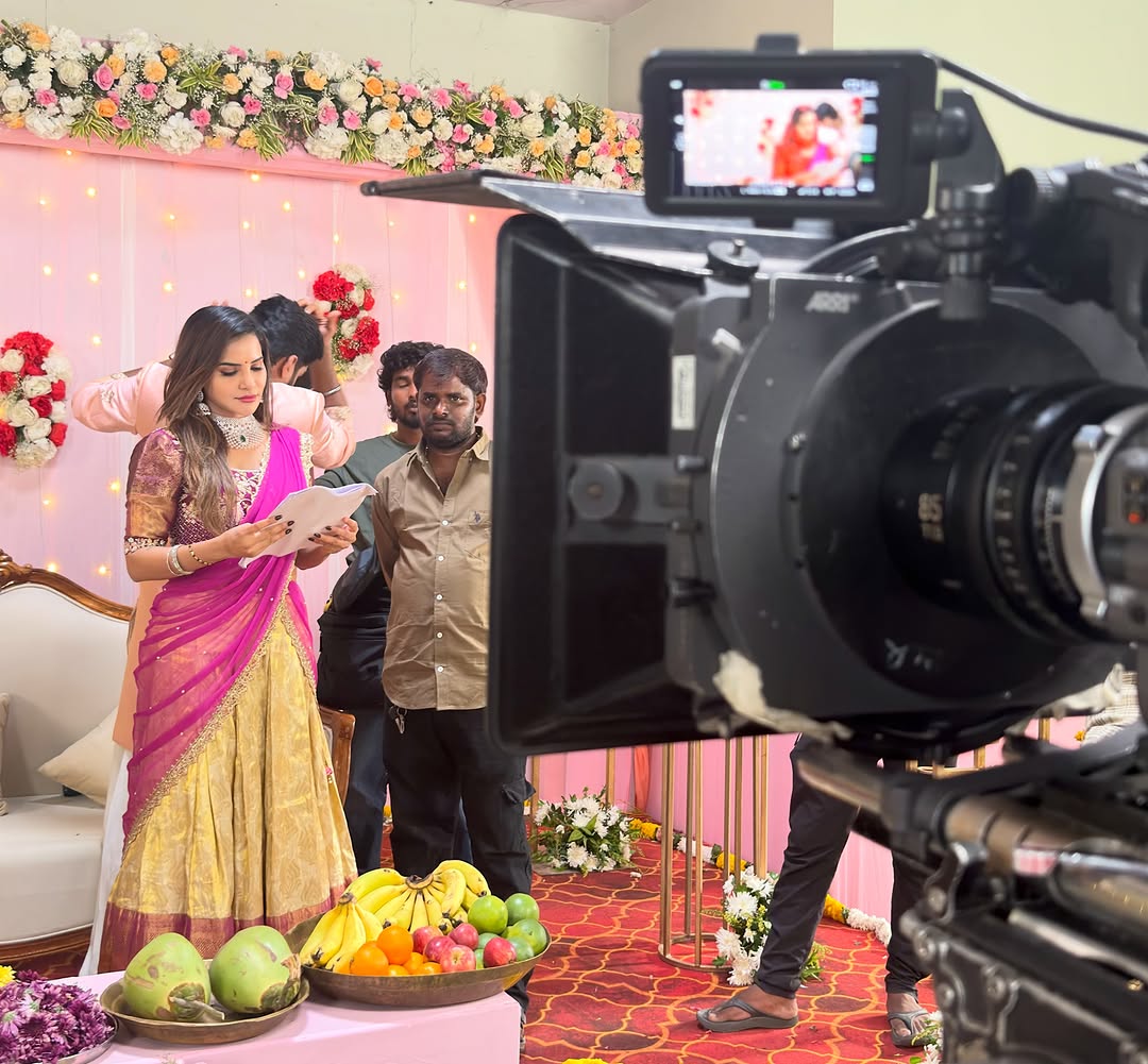 Ashu reddy reveals shocking facts behind her viral engagement amid nri ...