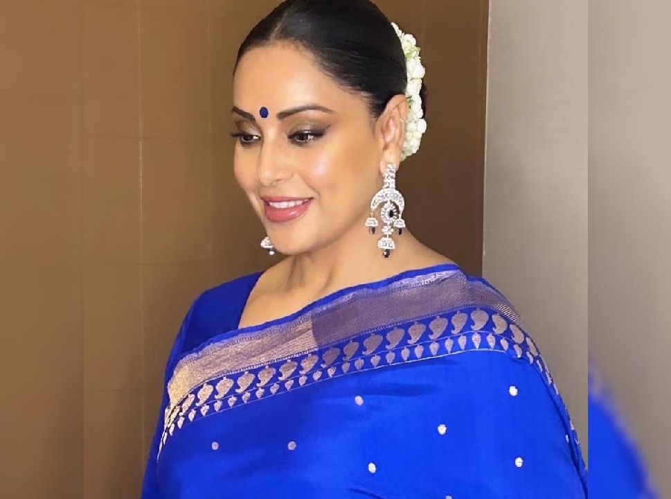 Bollywood actress and model bipasa basu looking godgeous in blue saree ...