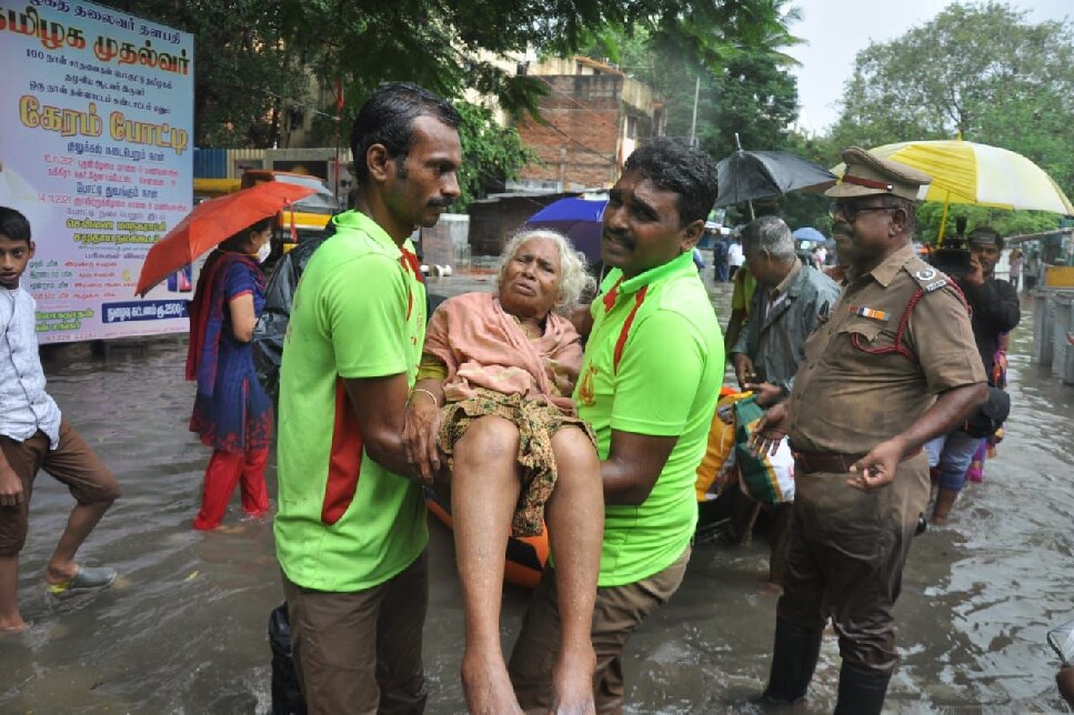 Chennai Lashes With Heavy Rains And Flood Water Pics Viral Chennai Floods Pics చెన్నైను 