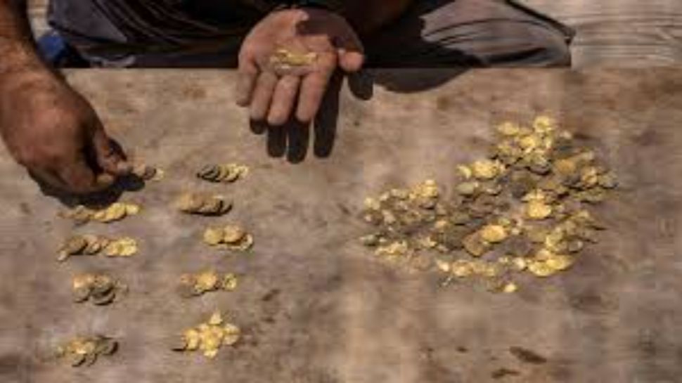Images of Byzantine emperors on coins