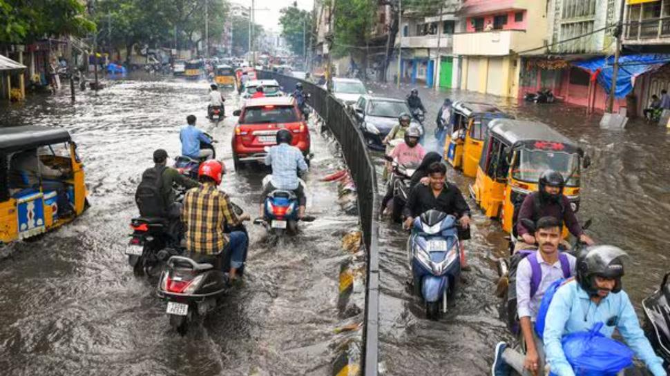 Raksha bandhan Heavy rains lash in Hyderabad and huge traffic jam on ...