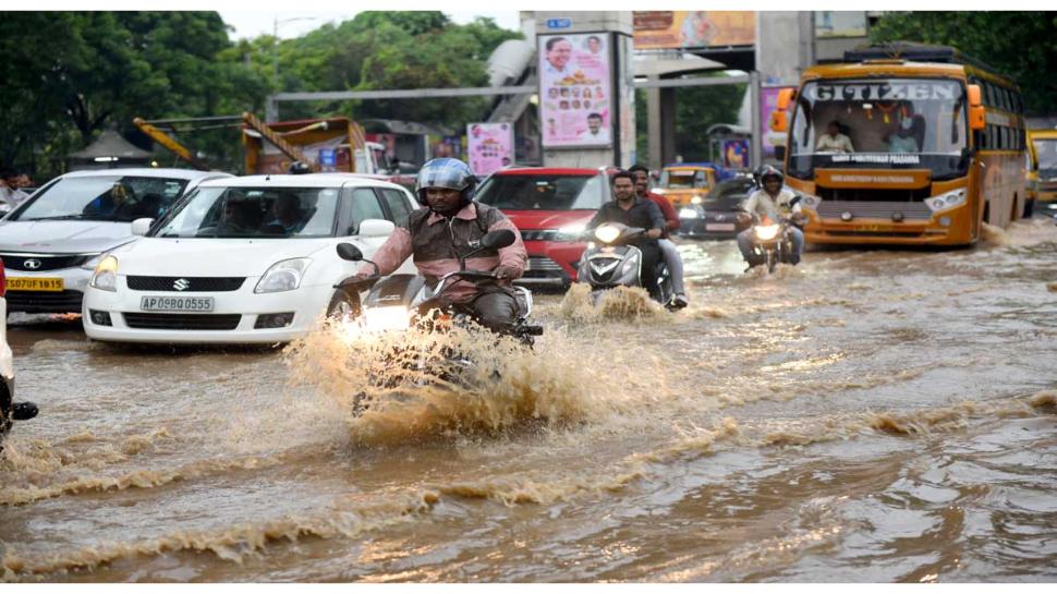 Raksha bandhan Heavy rains lash in Hyderabad and huge traffic jam on ...