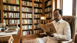 కేసీఆర్ పదునైన వ్యూహాల వెనుక ఉన్న ఆ  రహస్య పుస్తకం ఇదే.. 70 వేల పుస్తకాల్లో ఆయన అసలు