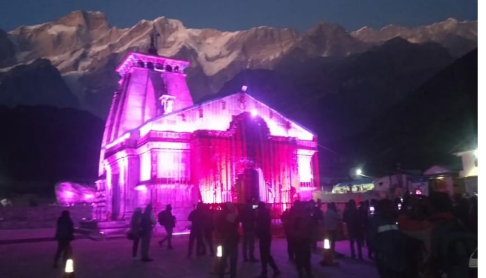 Kedarnath Temple: మిరుమిట్లు గొలుపుతున్న కేదార్ నాథ్ ఆలయ దృశ్యాలు