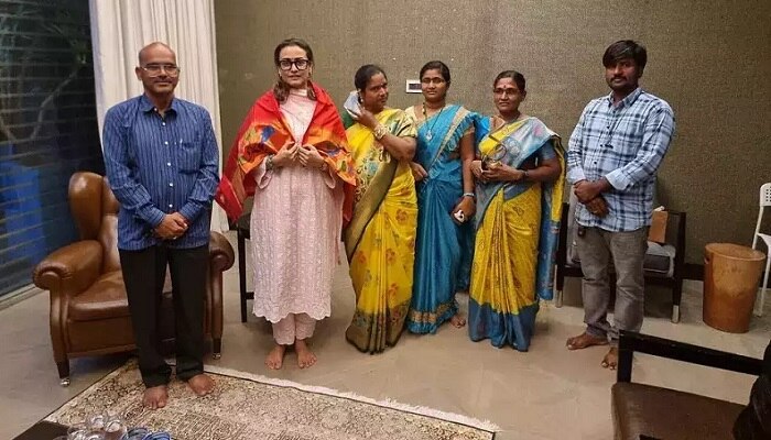 mahesh babu and namratha shirodkar supports handloom weavers aarunya narayanapeta