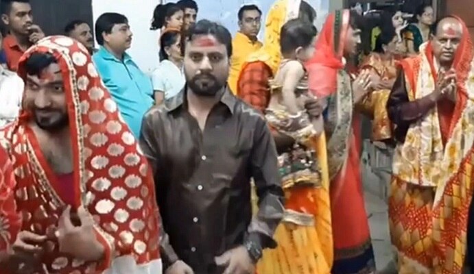 men-in-sarees-performing-garba-dance-in-gujarat-during-navratri-celebrations.jpg