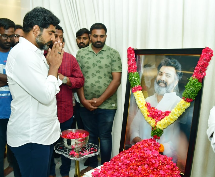 నివాళులు అర్పించిన నారా లోకేష్‌..