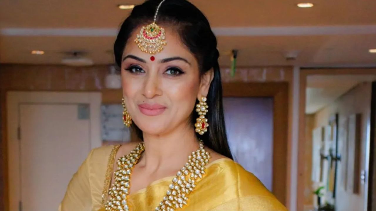 50 Year Old Actress Simran Stuns Fans with Her Youthful Look vn ...