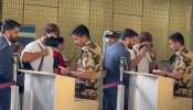 Allu Arjun Video: ఎయిర్ పోర్టులో అల్లు అర్జున్ కు చుక్కలు చూపించిన భద్రత సిబ్బంది.. వీడియో వైరల్..