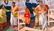 Priest Video: పడవ ప్రయాణంలో బరితెగించిన పూజారి.. చెప్పులతో బుద్ధి చెప్పిన మహిళా భక్తులు.. వీడియో!