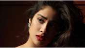 Janhvi Kapoor Bikini Pics: చేయి అడ్డుపెట్టి.. ఎద అందాలు దాచేసిన జాన్వీ కపూర్!